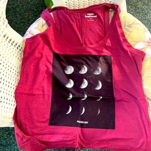 Old navy moon maroon tank top